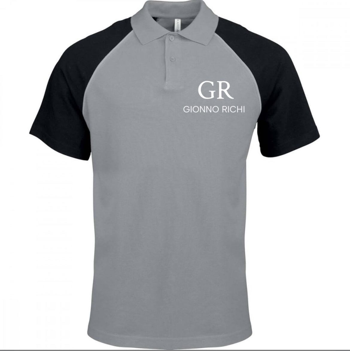 Polos gris et noir avec le logo sur les deux manches et à l’avant